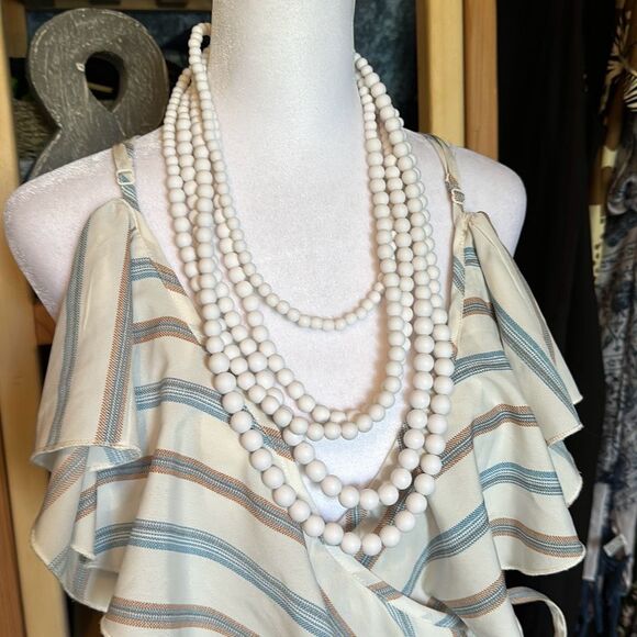 N2. Lisa E Multilayer  White Five Graduated Beaded Gold tone Necklace - Picture 4 of 6